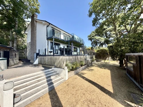 Detached House Main Photo