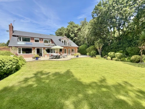 Detached House Main Photo