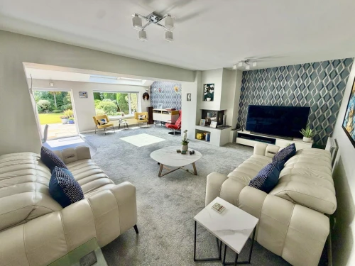 Detached House Photo 3