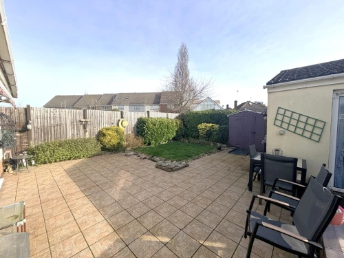 Detached Bungalow Photo 4
