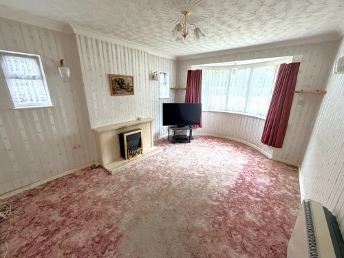 Detached Bungalow Photo 2