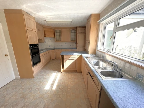 Semi-Detached House Photo 3