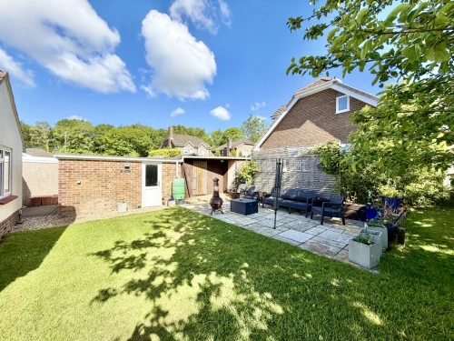 Detached Bungalow Main Photo