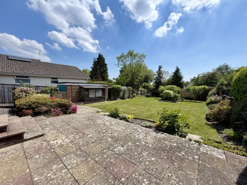Detached Bungalow Photo 3