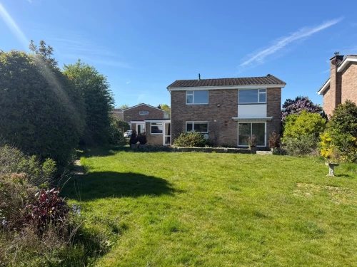 Detached House Main Photo