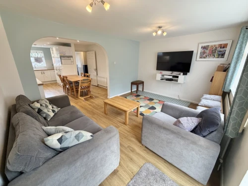 Semi-Detached House Photo 2