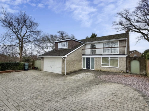 Detached House Main Photo