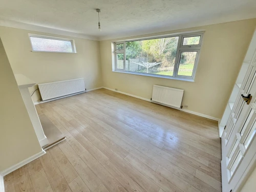 Detached Bungalow Photo 3