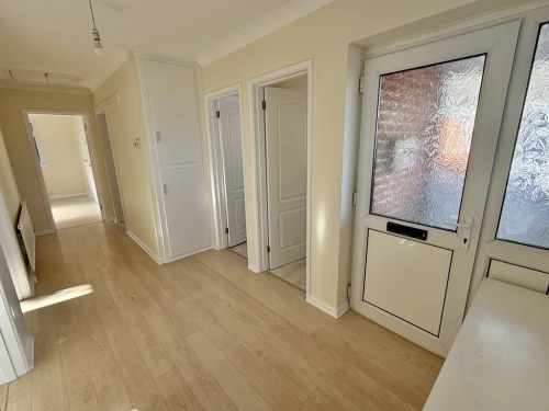 Detached Bungalow Photo 2
