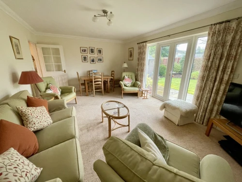 Detached Bungalow Photo 2