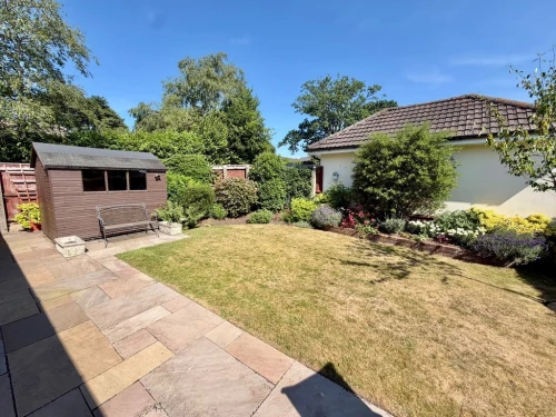 Detached Bungalow Photo 4