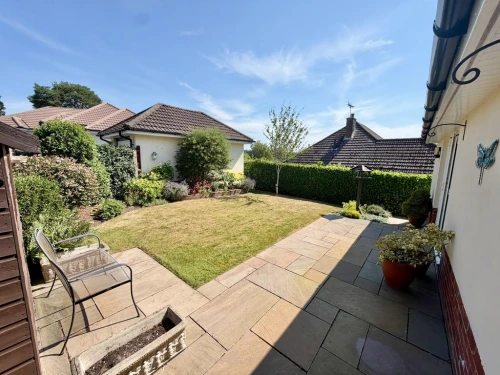 Detached Bungalow Main Photo