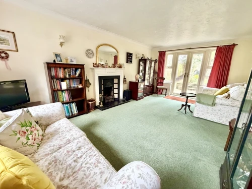 Detached House Photo 2
