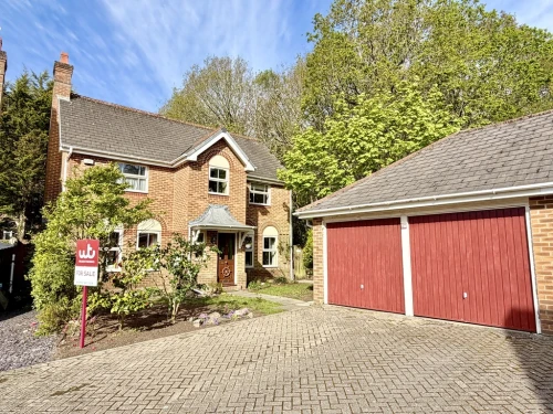 Detached House Main Photo