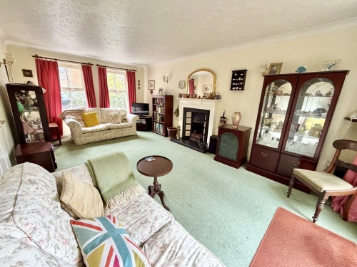 Detached House Main Photo
