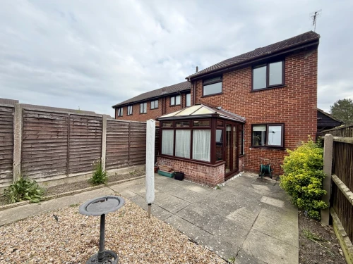 End Terraced House Photo 2