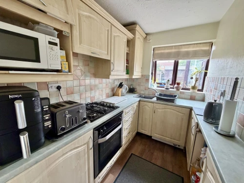 End Terraced House Photo 4