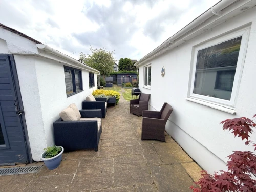 Semi-Detached Bungalow Main Photo