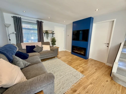 End Terraced House Photo 3
