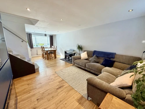 End Terraced House Photo 2