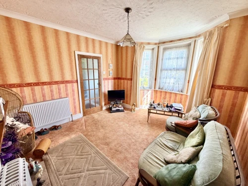 Detached House Photo 2