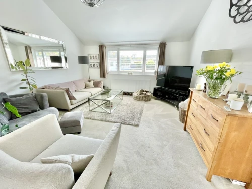 Detached Bungalow Photo 3