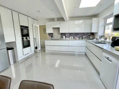 Detached Bungalow Photo 2