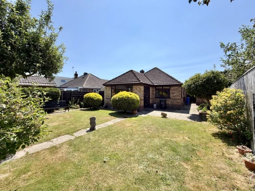 Detached Bungalow Photo 2