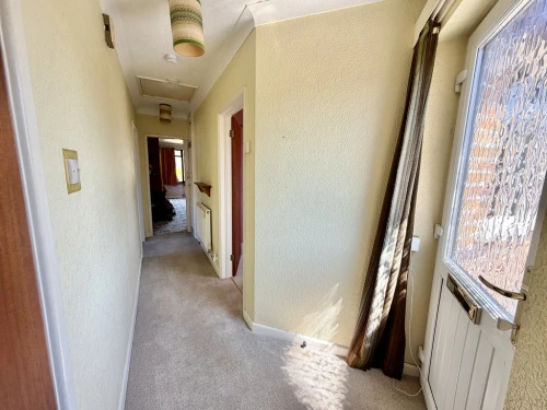Detached Bungalow Photo 3