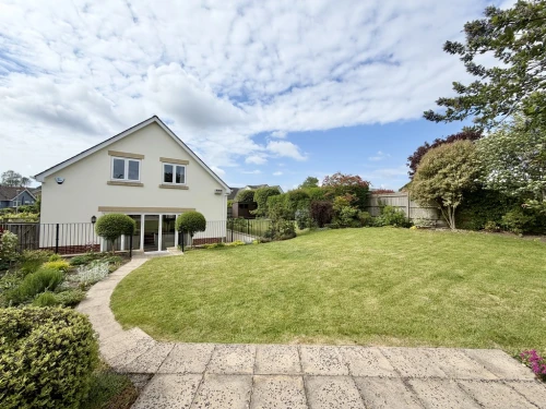 Detached House Main Photo