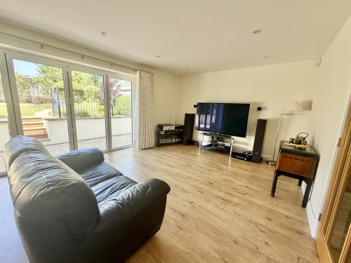 Detached House Main Photo