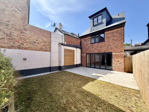 Detached House Photo 4