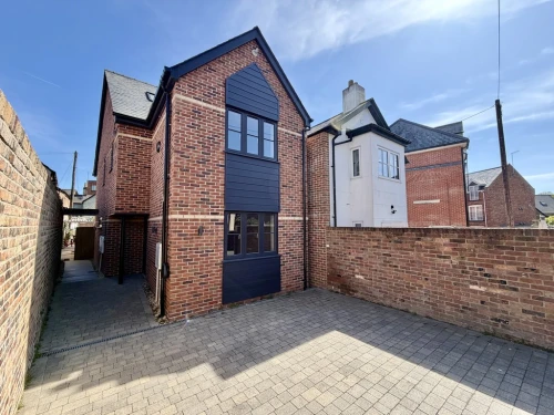Detached House Main Photo