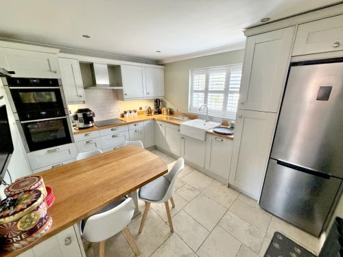 Semi-Detached House Photo 3