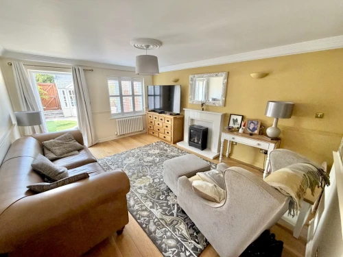 Semi-Detached House Photo 2