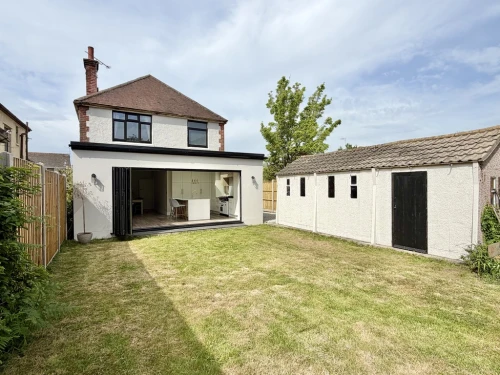 Detached House Photo 4