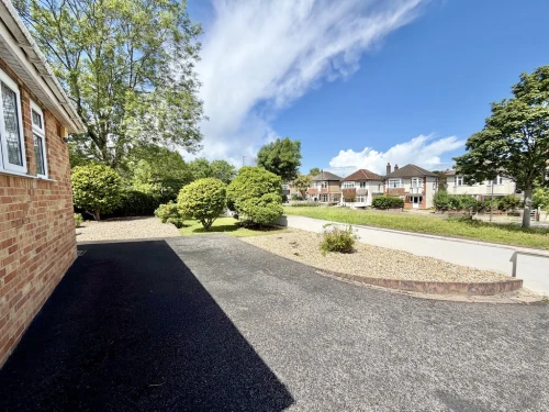 Semi-Detached Bungalow Main Photo