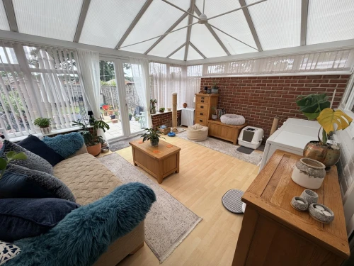 Mid Terraced House Photo 3