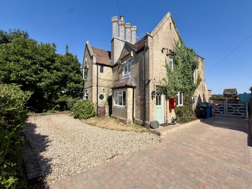 Semi-Detached House Main Photo