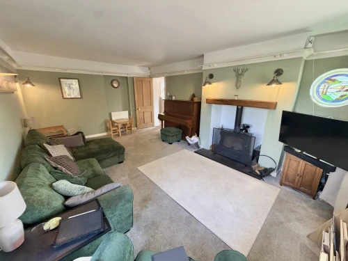Semi-Detached House Photo 3