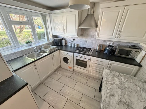 End Terraced House Photo 3