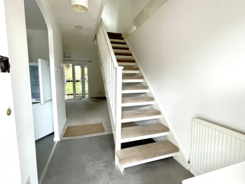 Mid Terraced House Photo 3