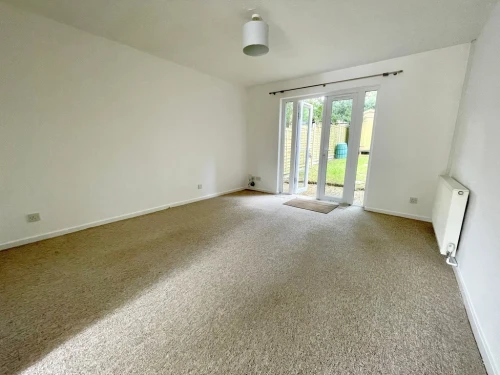 Mid Terraced House Photo 4