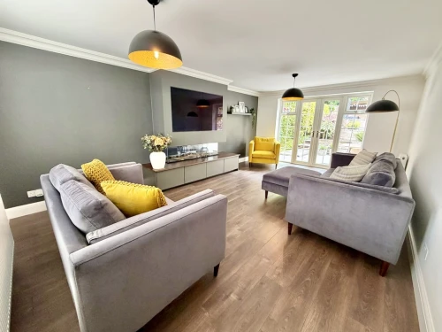 Detached House Photo 2