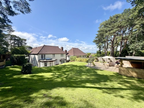 Detached House Main Photo