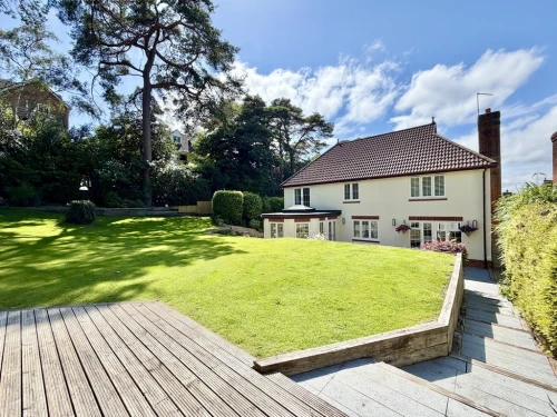 Detached House Main Photo