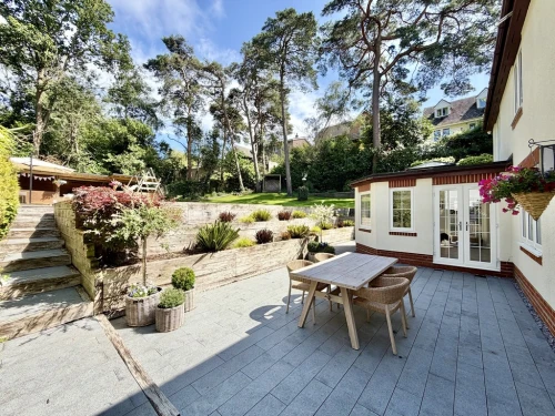 Detached House Main Photo