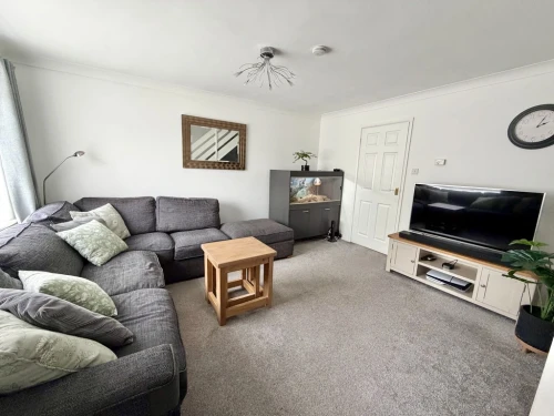 Semi-Detached House Photo 2