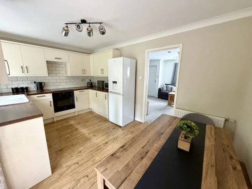 Semi-Detached House Photo 3
