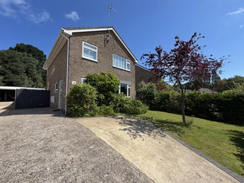 Detached House Main Photo